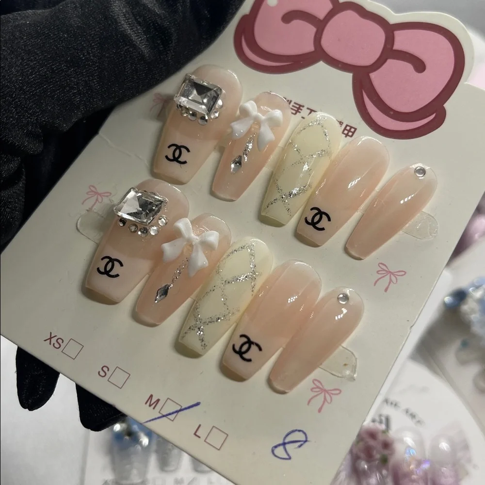 M size custom Chic Nude and Cream Nail Set